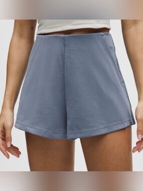 NWT Lululemon Oasis Blue Ribbed Softstreme High Rise 2” Short